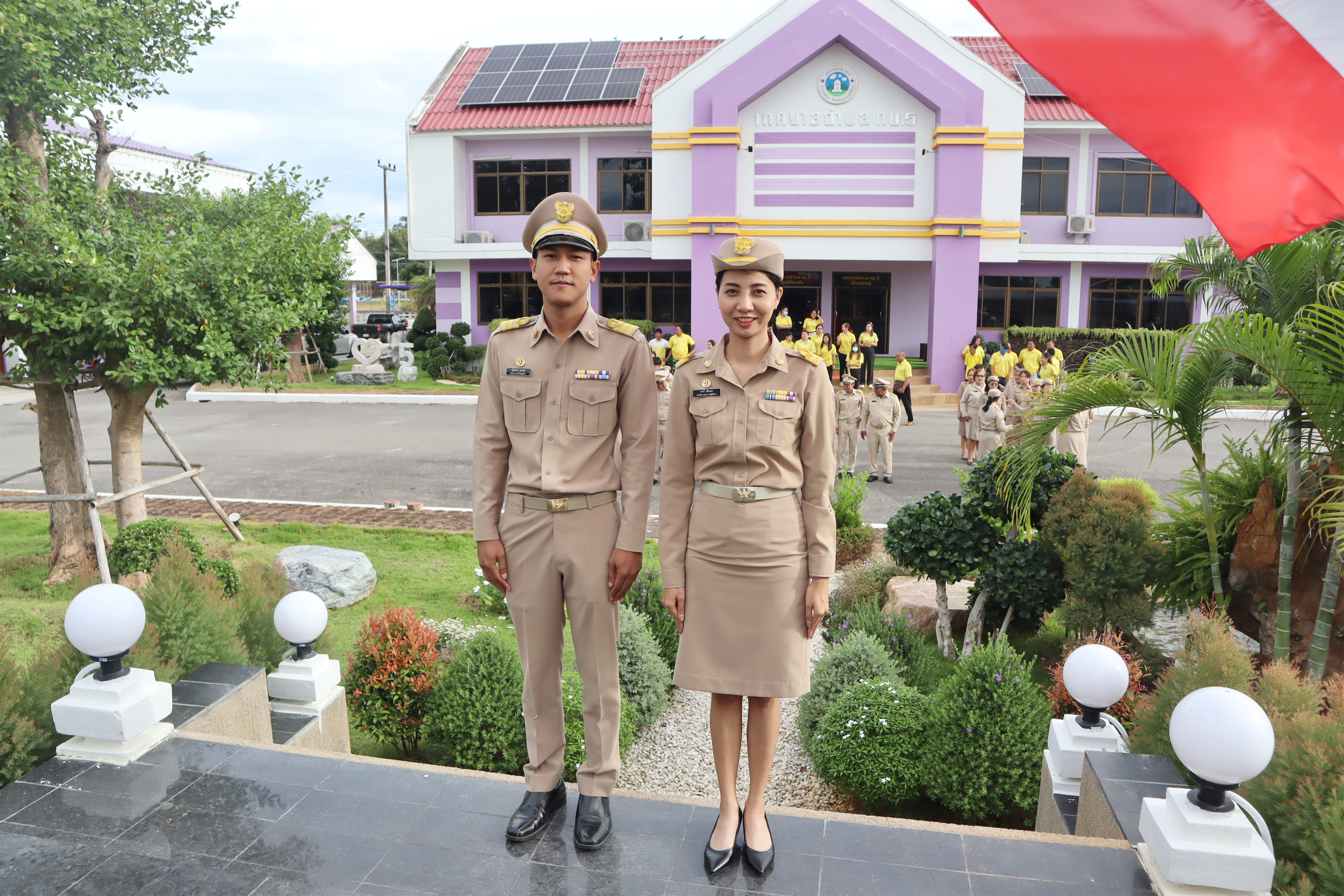 เทศบาลตำบล กม.5 จัดกิจกรรมเคารพธงชาติและร้องเพลงชาติไทย เนื่องในวันพระราชทานธงชาติไทย 28 กันยายน